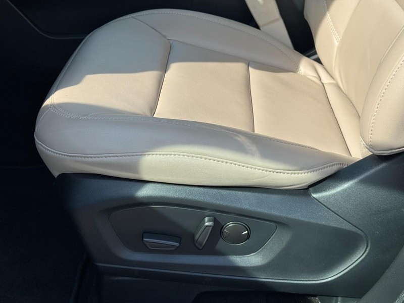 Ford Explorer Vehicle Full-screen Gallery Image 27