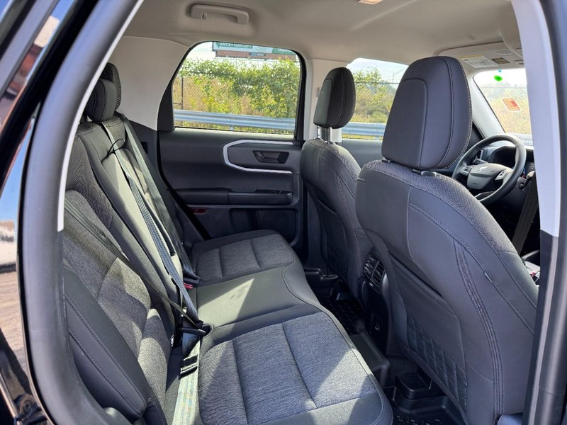 Ford Bronco Sport Vehicle Full-screen Gallery Image 13