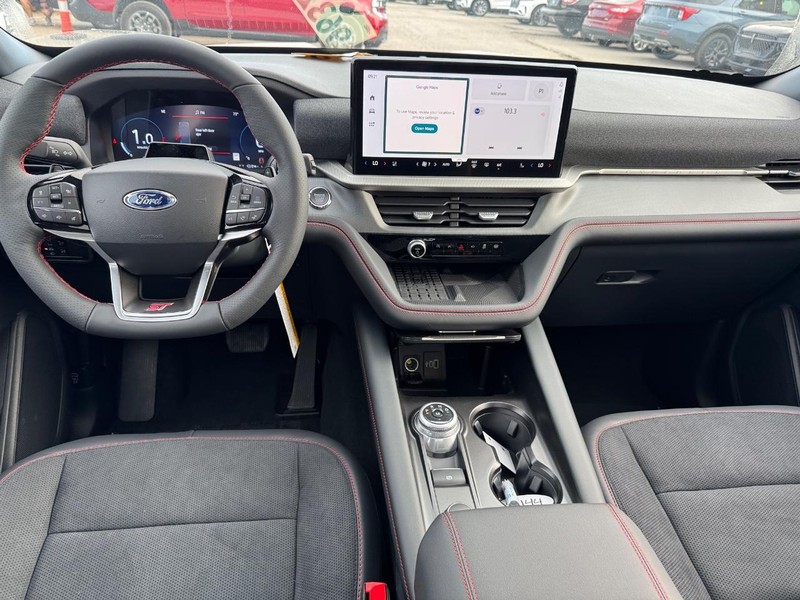 Ford Explorer Vehicle Full-screen Gallery Image 15