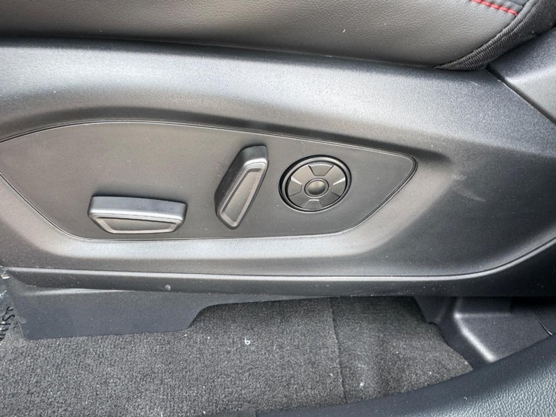 Ford Explorer Vehicle Full-screen Gallery Image 19