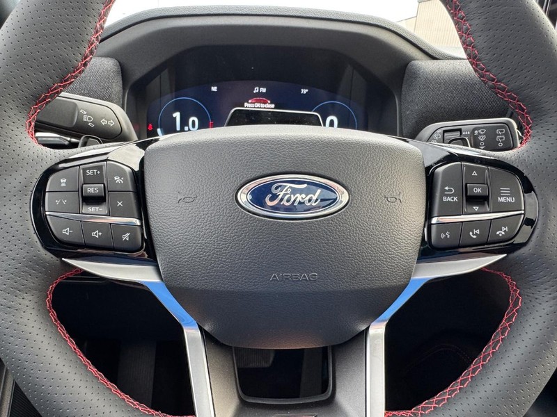 Ford Explorer Vehicle Full-screen Gallery Image 22