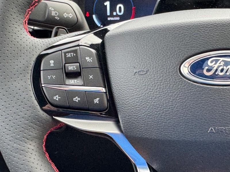 Ford Explorer Vehicle Full-screen Gallery Image 23