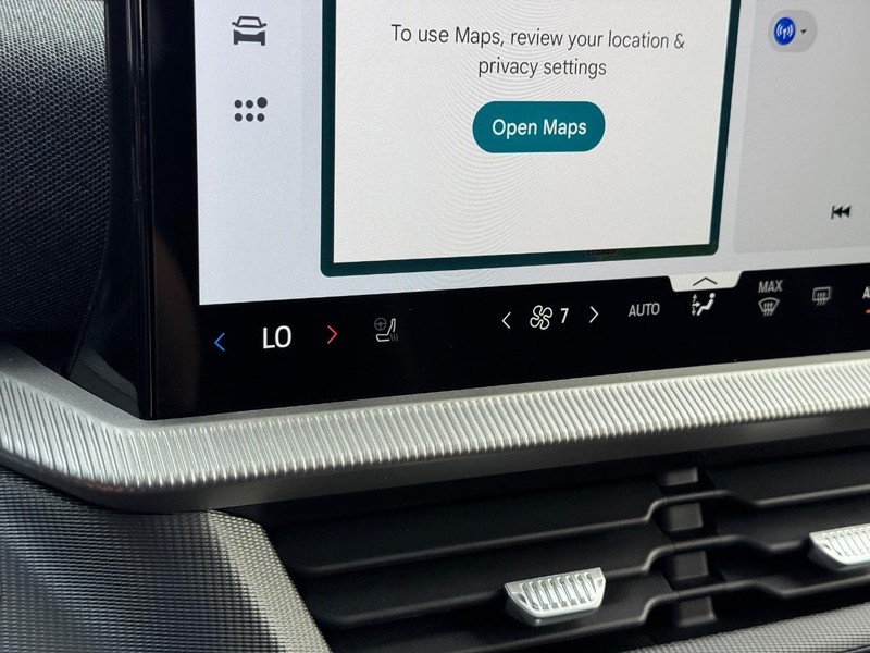 Ford Explorer Vehicle Full-screen Gallery Image 25