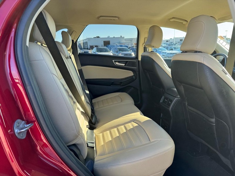 Ford Edge Vehicle Image 13