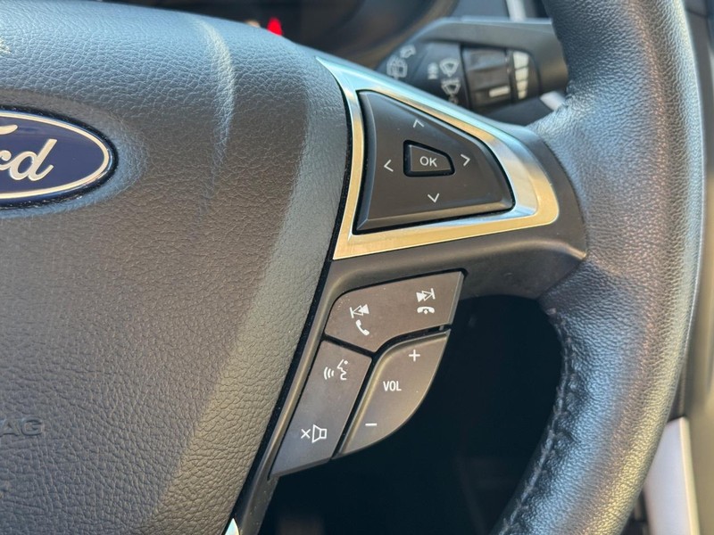 Ford Edge Vehicle Image 21