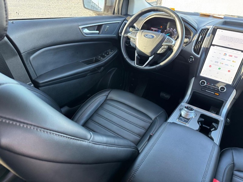 Ford Edge Vehicle Full-screen Gallery Image 15