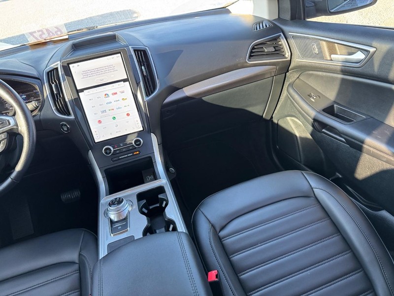 Ford Edge Vehicle Full-screen Gallery Image 17