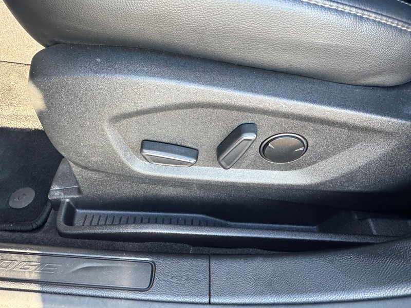 Ford Edge Vehicle Full-screen Gallery Image 18