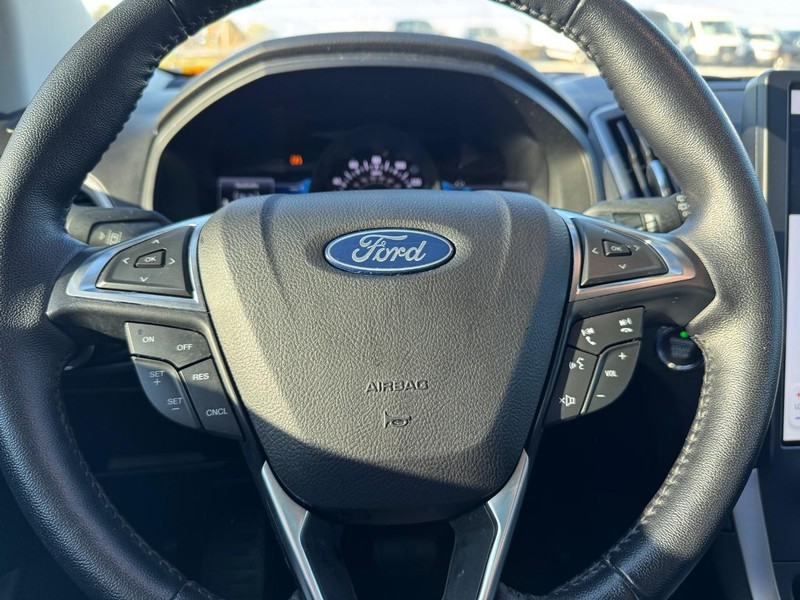 Ford Edge Vehicle Full-screen Gallery Image 20