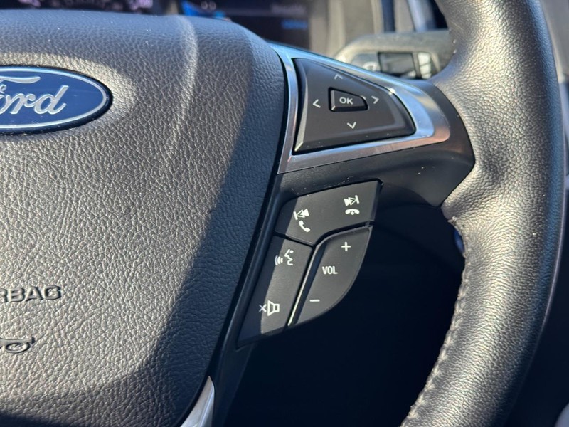 Ford Edge Vehicle Full-screen Gallery Image 22