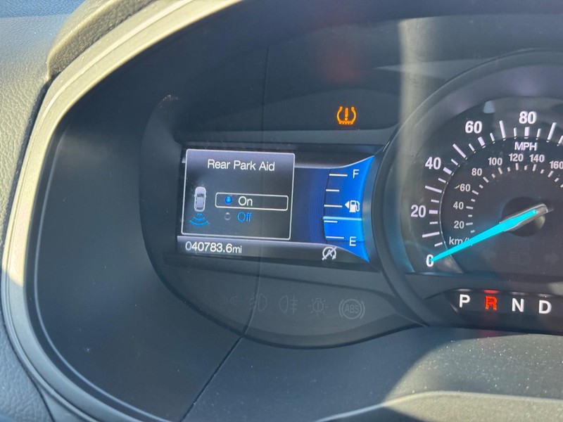 Ford Edge Vehicle Full-screen Gallery Image 25