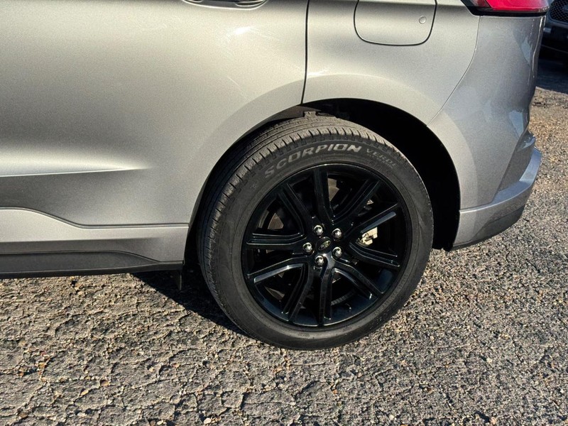 Ford Edge Vehicle Full-screen Gallery Image 13