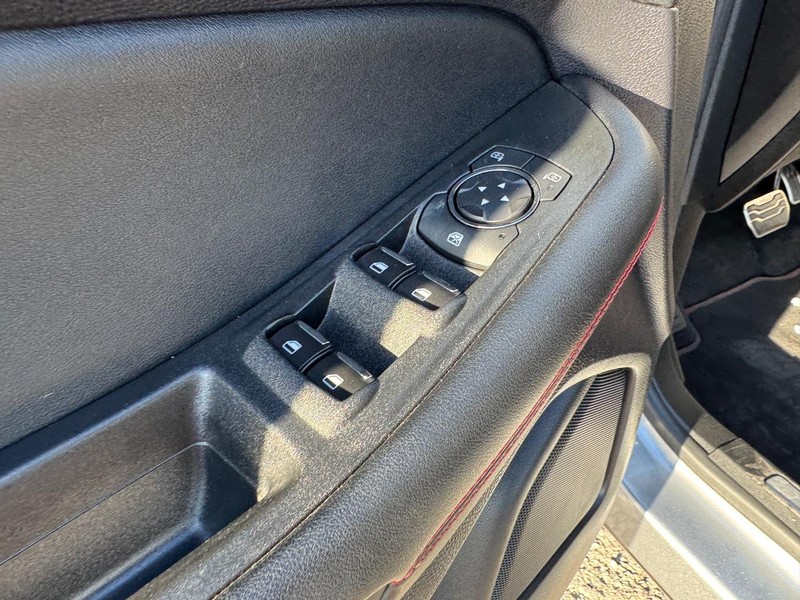 Ford Edge Vehicle Full-screen Gallery Image 19