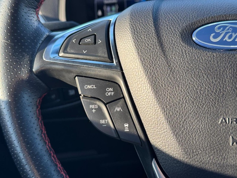 Ford Edge Vehicle Full-screen Gallery Image 21