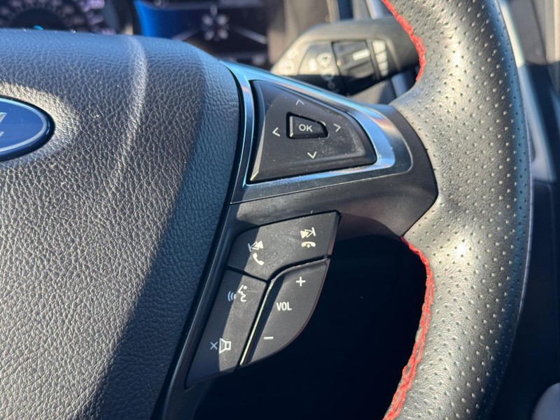 Ford Edge Vehicle Full-screen Gallery Image 22