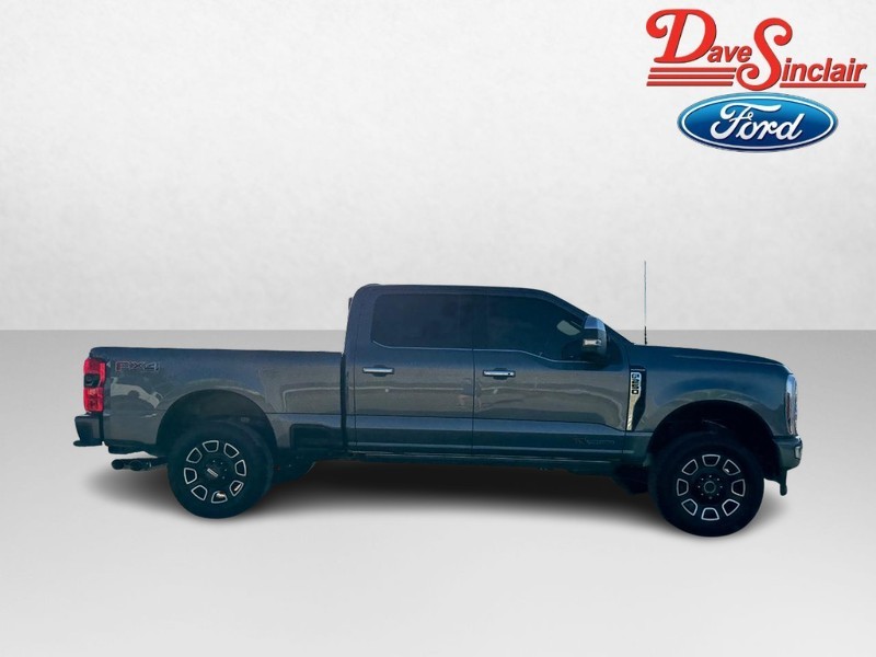 Ford Super Duty F-250 SRW Vehicle Full-screen Gallery Image 05