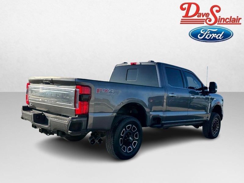 Ford Super Duty F-250 SRW Vehicle Full-screen Gallery Image 07