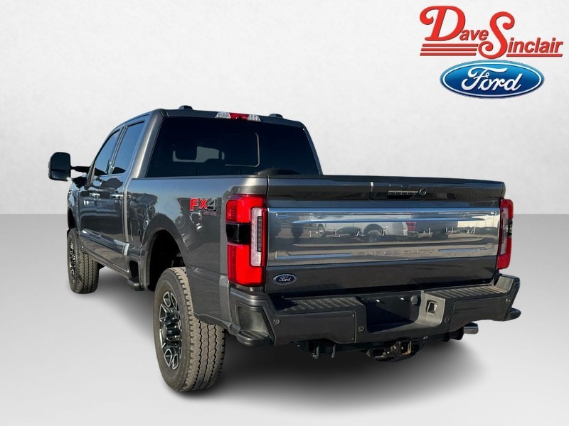 Ford Super Duty F-250 SRW Vehicle Full-screen Gallery Image 09