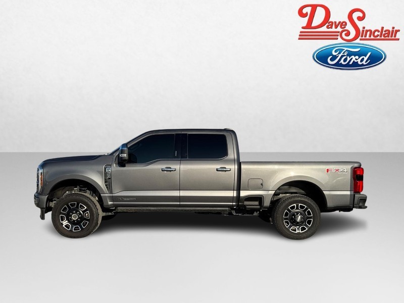 Ford Super Duty F-250 SRW Vehicle Full-screen Gallery Image 10