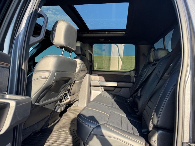 Ford Super Duty F-250 SRW Vehicle Full-screen Gallery Image 12