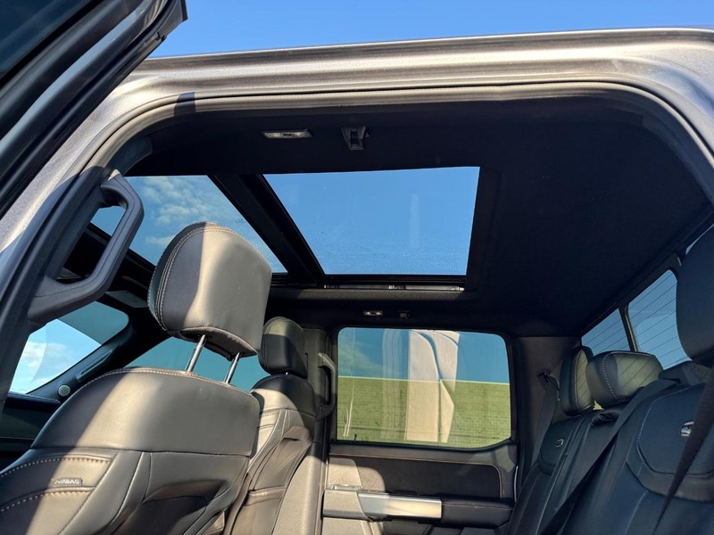 Ford Super Duty F-250 SRW Vehicle Full-screen Gallery Image 13