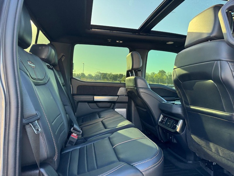 Ford Super Duty F-250 SRW Vehicle Full-screen Gallery Image 14