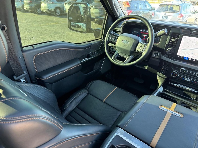 Ford Super Duty F-250 SRW Vehicle Full-screen Gallery Image 15