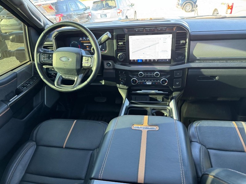 Ford Super Duty F-250 SRW Vehicle Full-screen Gallery Image 16