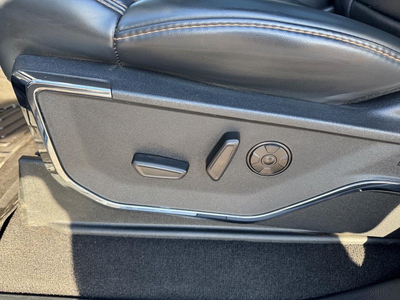 Ford Super Duty F-250 SRW Vehicle Full-screen Gallery Image 18