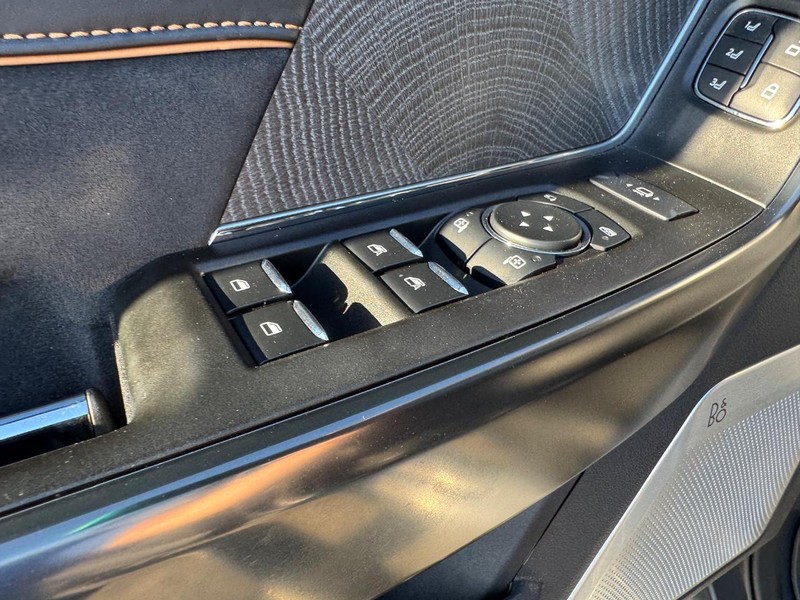 Ford Super Duty F-250 SRW Vehicle Full-screen Gallery Image 19