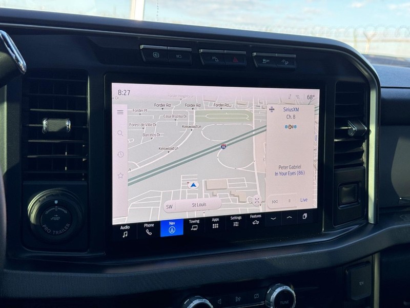 Ford Super Duty F-250 SRW Vehicle Full-screen Gallery Image 24