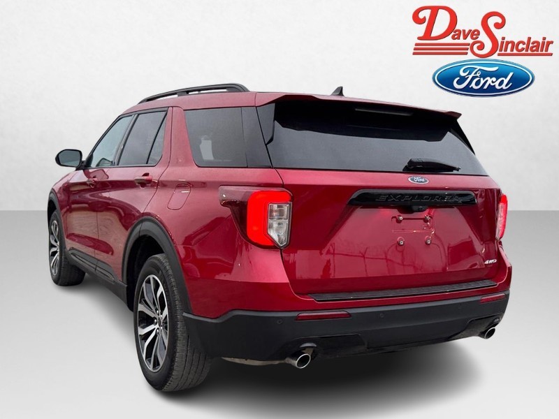 Ford Explorer Vehicle Full-screen Gallery Image 09