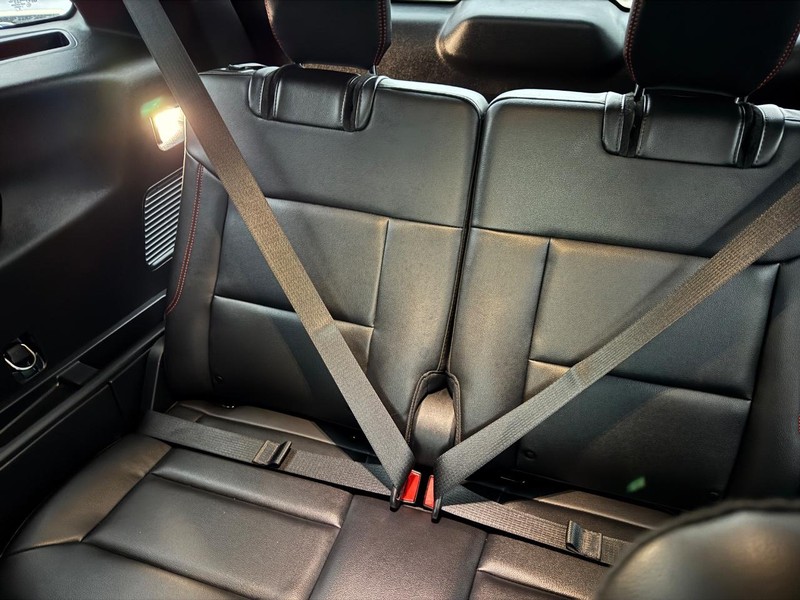 Ford Explorer Vehicle Full-screen Gallery Image 13