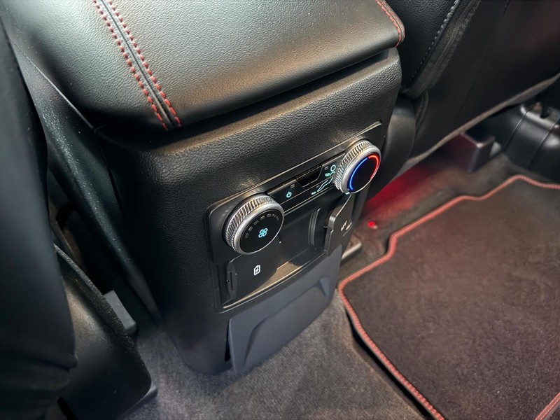 Ford Explorer Vehicle Full-screen Gallery Image 14