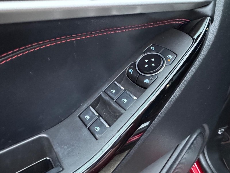 Ford Explorer Vehicle Full-screen Gallery Image 20