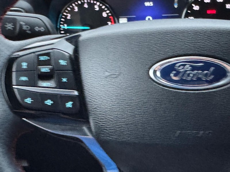 Ford Explorer Vehicle Full-screen Gallery Image 22