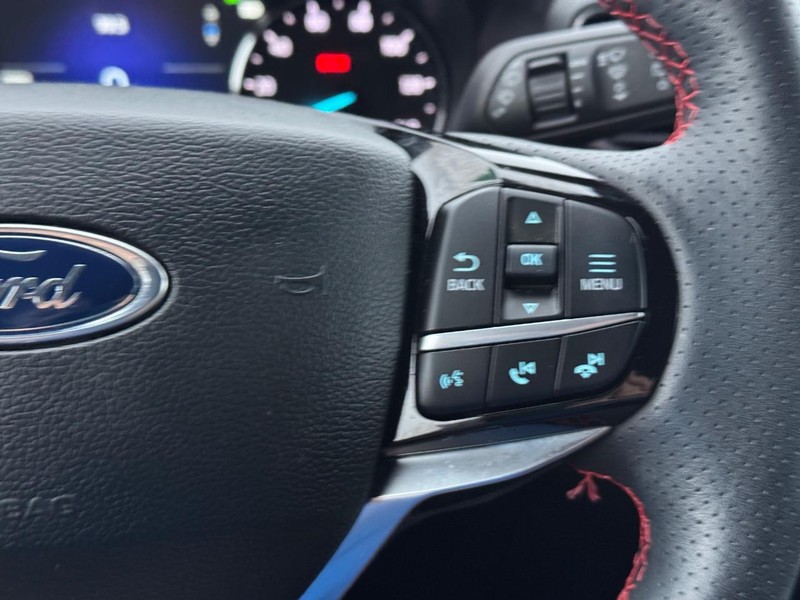 Ford Explorer Vehicle Full-screen Gallery Image 23