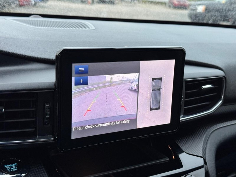 Ford Explorer Vehicle Full-screen Gallery Image 25