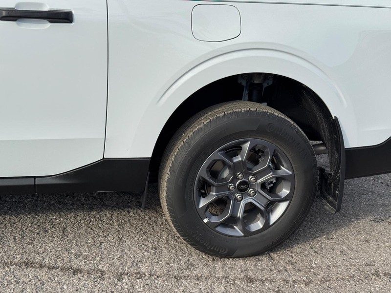 Ford Maverick Vehicle Image 11