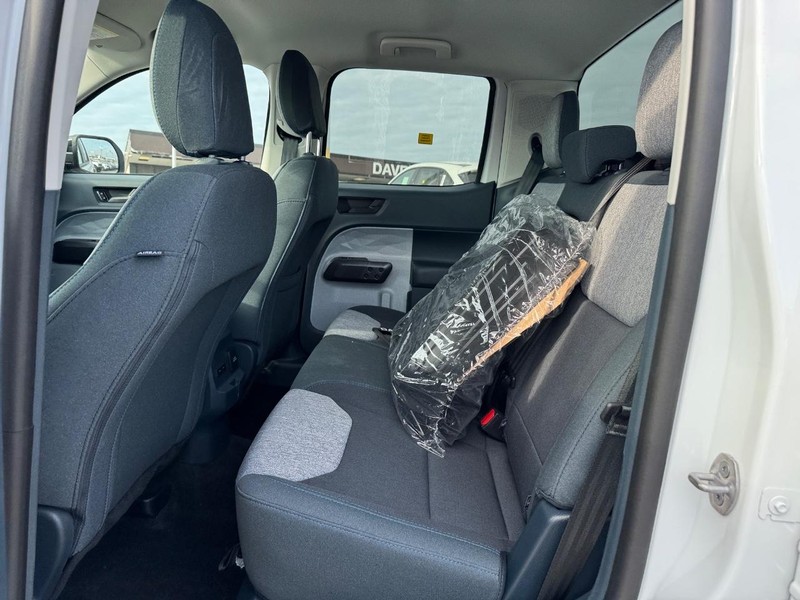 Ford Maverick Vehicle Image 12