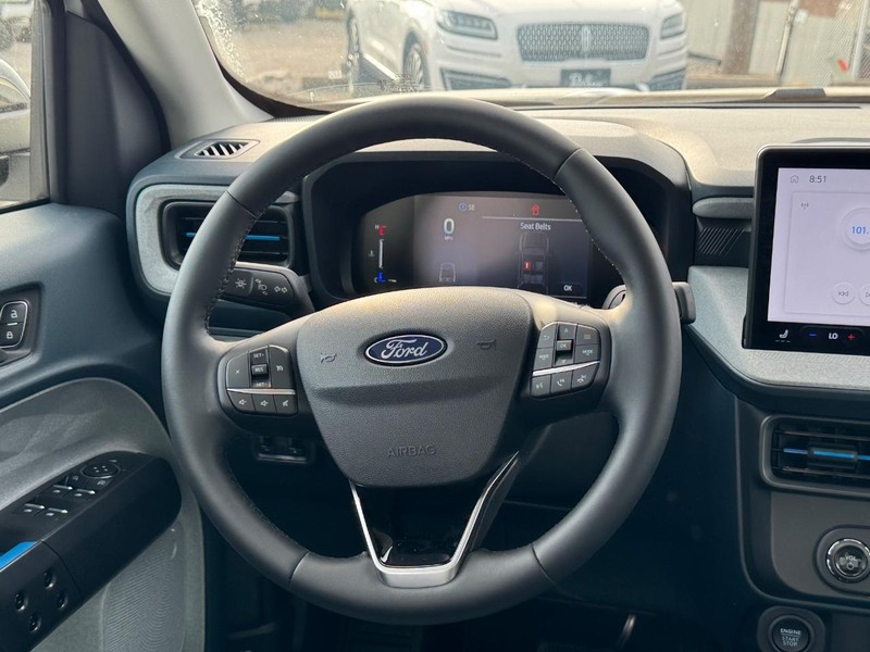 Ford Maverick Vehicle Image 14