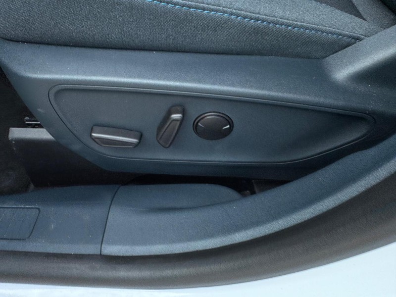 Ford Maverick Vehicle Image 17