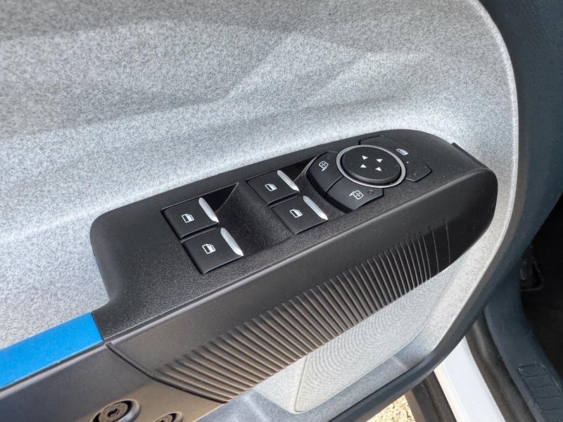 Ford Maverick Vehicle Image 18