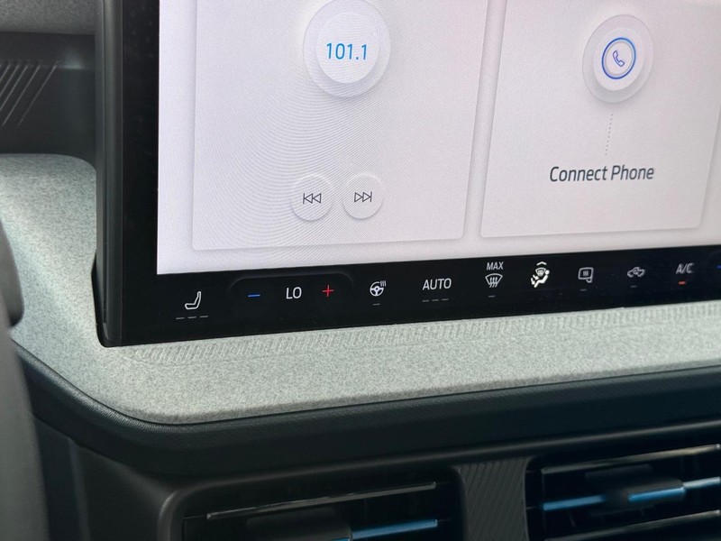 Ford Maverick Vehicle Image 22