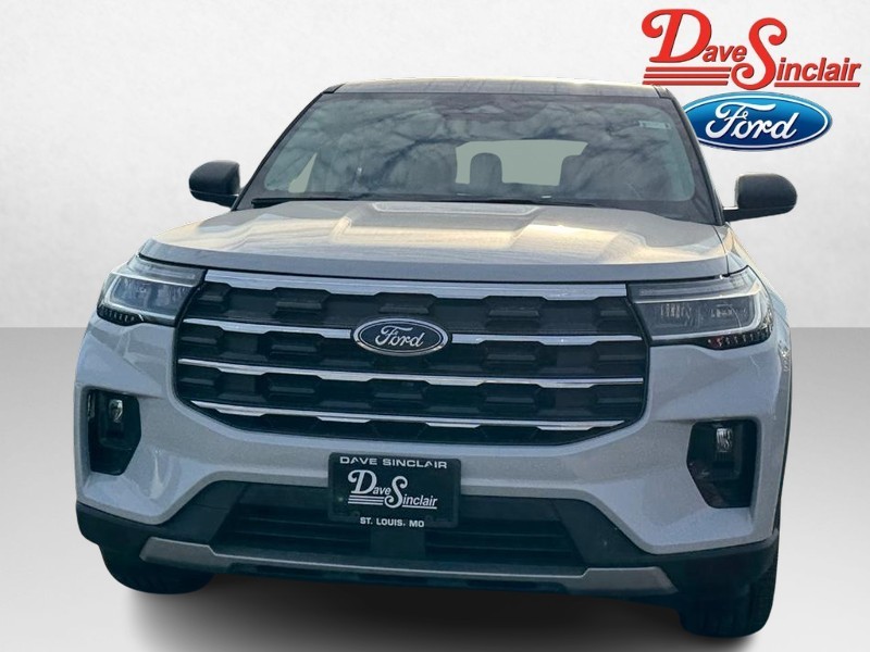 Ford Explorer Vehicle Full-screen Gallery Image 02