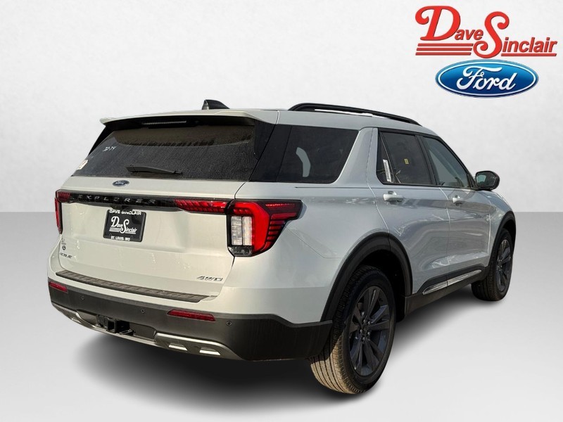 Ford Explorer Vehicle Full-screen Gallery Image 08