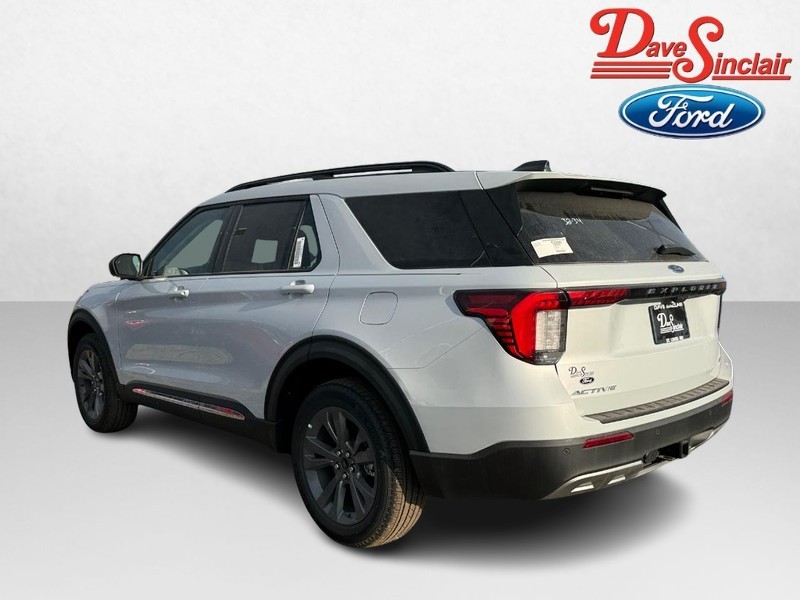 Ford Explorer Vehicle Full-screen Gallery Image 10