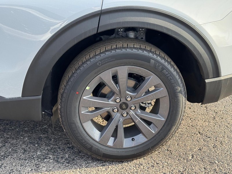 Ford Explorer Vehicle Full-screen Gallery Image 12