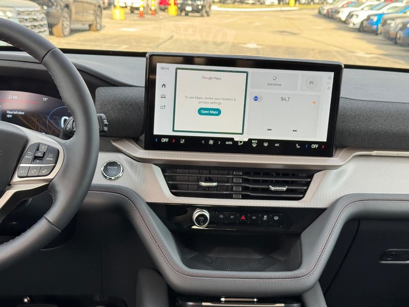 Ford Explorer Vehicle Full-screen Gallery Image 18