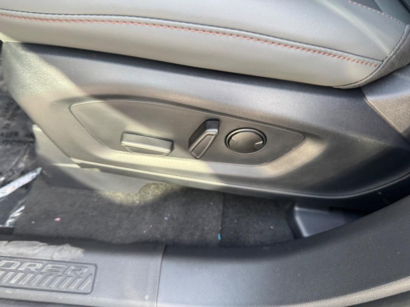 Ford Explorer Vehicle Full-screen Gallery Image 20